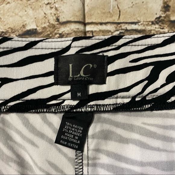 NWT LC Laura Cruz Black White Zebra Print Pull On Shorts - Picture 3 of 3